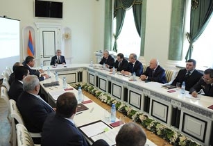 Սերժ Սարգսյանը խորհրդակցության ժամանակ խոսել է դատախազների «լկտի» պահվածքի մասին Սերժ Սարգսյանը խորհրդակցության ժամանակ խոսել է դատախազների «լկտի» պահվածքի մասին