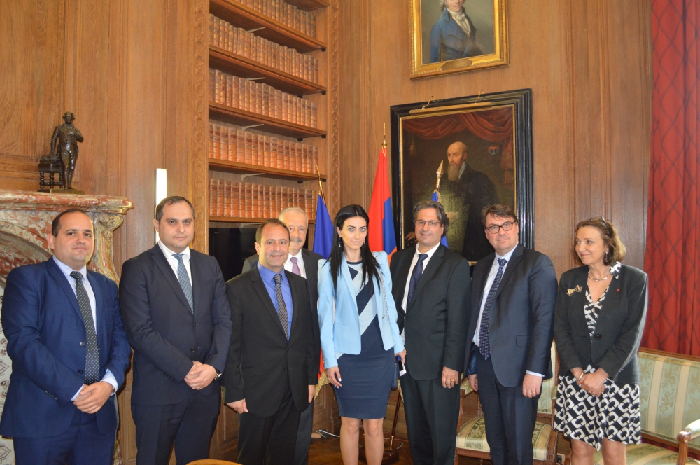 ՓԱՍՏԱԲԱՆՆԵՐԻ ՊԱԼԱՏԻ ՊԱՏՎԻՐԱԿՈՒԹՅՈՒՆԸ ՄԱՍՆԱԿՑԵԼ Է «ՓԱՐԻԶ-ՀԱՅԱՍՏԱՆ» ԿՈՄԻՏԵԻ ԺՈՂՈՎԻՆ ՓԱՍՏԱԲԱՆՆԵՐԻ ՊԱԼԱՏԻ ՊԱՏՎԻՐԱԿՈՒԹՅՈՒՆԸ ՄԱՍՆԱԿՑԵԼ Է «ՓԱՐԻԶ-ՀԱՅԱՍՏԱՆ» ԿՈՄԻՏԵԻ ԺՈՂՈՎԻՆ