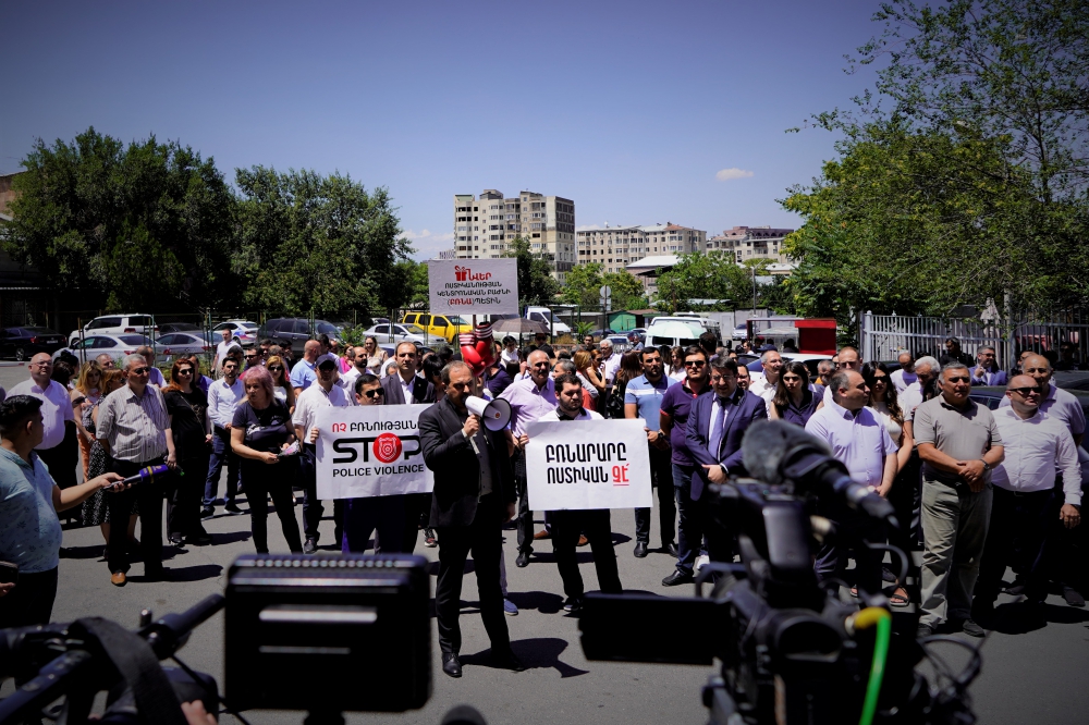 «ՈՉ ԲՌՆՈՒԹՅԱՆԸ»․ ՓԱՍՏԱԲԱՆՆԵՐԸ ՔԱՅԼԵՐԹ ԻՐԱԿԱՆԱՑՐԻՆ ԴԵՊԻ ՈՍՏԻԿԱՆՈՒԹՅԱՆ ԿԵՆՏՐՈՆԱԿԱՆ ԲԱԺԻՆ «ՈՉ ԲՌՆՈՒԹՅԱՆԸ»․ ՓԱՍՏԱԲԱՆՆԵՐԸ ՔԱՅԼԵՐԹ ԻՐԱԿԱՆԱՑՐԻՆ ԴԵՊԻ ՈՍՏԻԿԱՆՈՒԹՅԱՆ ԿԵՆՏՐՈՆԱԿԱՆ ԲԱԺԻՆ