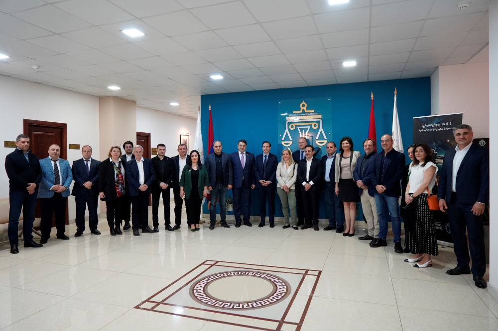 ՀՀ ՓԱՍՏԱԲԱՆՆԵՐԻ ՊԱԼԱՏԻ ՆԵՐԿԱՅԱՑՈՒՑԻՉՆԵՐԸ ՖՐԱՆՍԻԱՑԻ ԳՈՐԾԸՆԿԵՐՆԵՐԻ ՀԵՏ ԱՅՑԵԼԵԼ ԵՆ ԾԻԾԵՌՆԱԿԱԲԵՐԴԻ ՀՈՒՇԱՀԱՄԱԼԻՐ ՀՀ ՓԱՍՏԱԲԱՆՆԵՐԻ ՊԱԼԱՏԻ ՆԵՐԿԱՅԱՑՈՒՑԻՉՆԵՐԸ ՖՐԱՆՍԻԱՑԻ ԳՈՐԾԸՆԿԵՐՆԵՐԻ ՀԵՏ ԱՅՑԵԼԵԼ ԵՆ ԾԻԾԵՌՆԱԿԱԲԵՐԴԻ ՀՈՒՇԱՀԱՄԱԼԻՐ