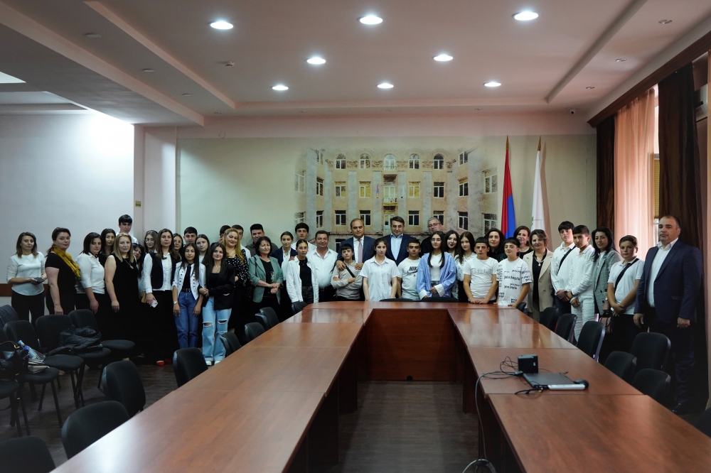 ՍԵՎԱՆ ՔԱՂԱՔԻ ԴՊՐՈՑԻ ԱՇԱԿԵՐՏՆԵՐԸ ՃԱՆԱՉՈՂԱԿԱՆ ԱՅՑՈՎ ԵՂԵԼ ԵՆ ՓԱՍՏԱԲԱՆՆԵՐԻ ՊԱԼԱՏՈՒՄ ՍԵՎԱՆ ՔԱՂԱՔԻ ԴՊՐՈՑԻ ԱՇԱԿԵՐՏՆԵՐԸ ՃԱՆԱՉՈՂԱԿԱՆ ԱՅՑՈՎ ԵՂԵԼ ԵՆ ՓԱՍՏԱԲԱՆՆԵՐԻ ՊԱԼԱՏՈՒՄ