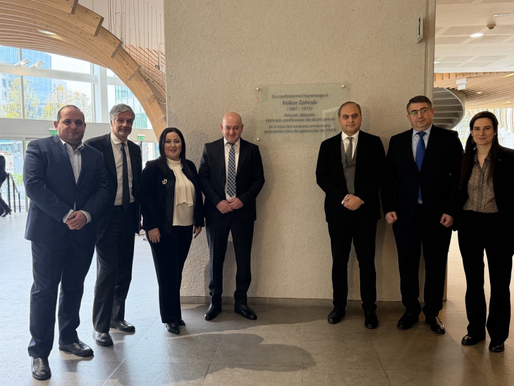 ՓԱՍՏԱԲԱՆՆԵՐԻ ՊԱԼԱՏԻ ՊԱՏՎԻՐԱԿՈՒԹՅՈՒՆԸ ՄԱՍՆԱԿՑԵԼ Է ՓԱՐԻԶԻ ԵՎ Օ ԴԸ ՍԵՆԻ ՓԱՍՏԱԲԱՆՆԵՐԻ ՄԻՈՒԹՅՈՒՆՆԵՐԻ ՀԱՄԱԺՈՂՈՎՆԵՐԻՆ ՓԱՍՏԱԲԱՆՆԵՐԻ ՊԱԼԱՏԻ ՊԱՏՎԻՐԱԿՈՒԹՅՈՒՆԸ ՄԱՍՆԱԿՑԵԼ Է ՓԱՐԻԶԻ ԵՎ Օ ԴԸ ՍԵՆԻ ՓԱՍՏԱԲԱՆՆԵՐԻ ՄԻՈՒԹՅՈՒՆՆԵՐԻ ՀԱՄԱԺՈՂՈՎՆԵՐԻՆ